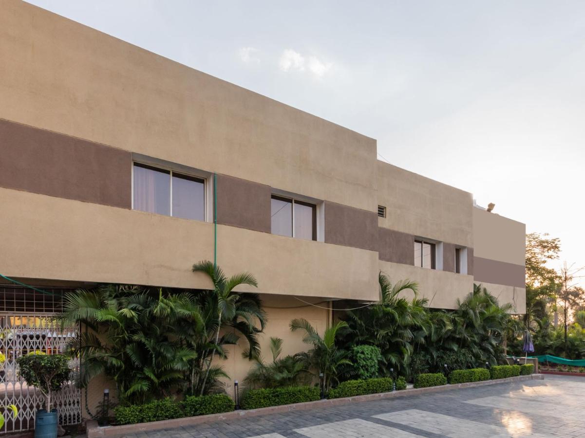 Oyo 4956 Hotel Maharaja Palace Kanpur Zewnętrze zdjęcie