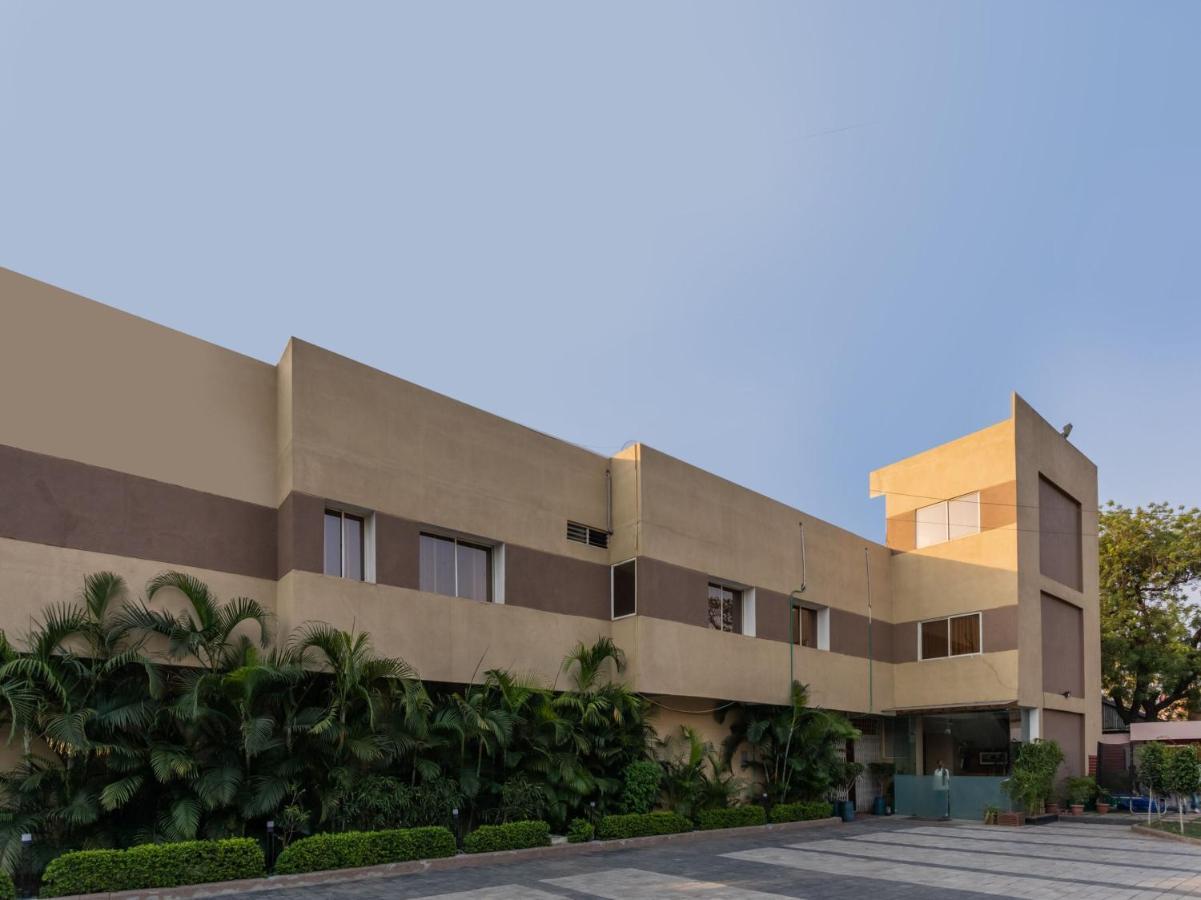 Oyo 4956 Hotel Maharaja Palace Kanpur Zewnętrze zdjęcie
